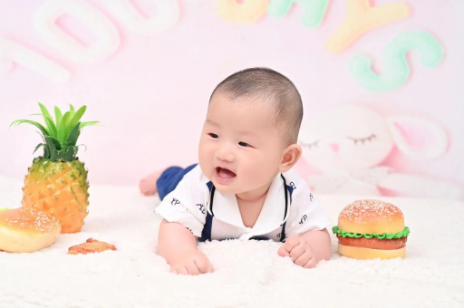 呼和浩特八个月宝宝打嗝